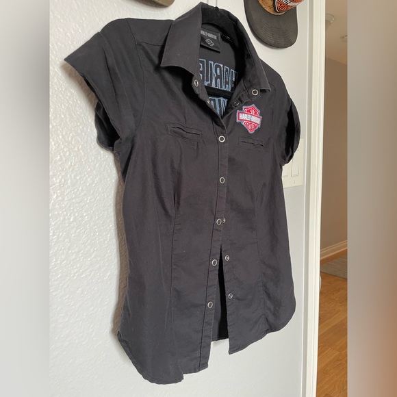 Ladie’s Black Harley Davidson Garage button down top - Picture 2 of 7